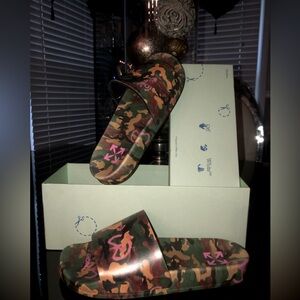 SOLD NO LONGER AVAILABLE“NEW” Men’s Off White Multi-Color Army Fatigue Slipper